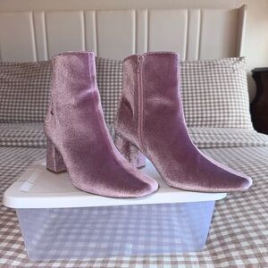 Elegant Velvet Ankle Boots in Pink